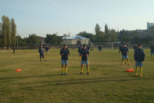 Ўсмирлар терма жамоасининг "Чиғатой"даги йиғинида 50 нафарга яқин футболчи кўрикдан ўтмоқда