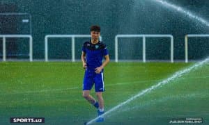 Ўзбекистонда ўйнай олмагани сабаби, стандарт вазиятлардан гол уриш сири, терма жамоада жарималарни ким тепиши кераклиги ҳақида Шаҳбоз Умаров билан интервью 