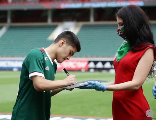 Трансфер можароси бартараф этилган. Жалолиддинов дебютини қачон кўрамиз?