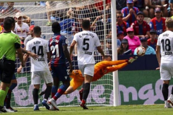 Валенсия шаҳри дербиси голлар шоусига айланиб кетди (видео)