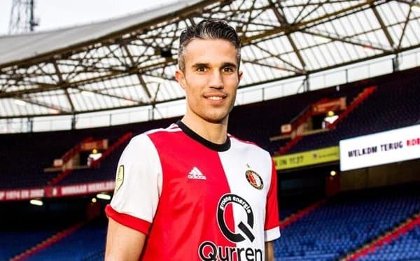 Ван Перси 35 ёшида футболчилик фаолиятини якунлади (видео)