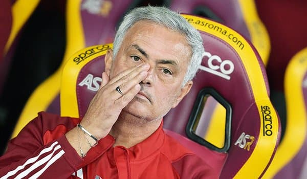 Моуриньо “Рома”нинг қайси футболчилар билан келишолмай қолгани маълум бўлди