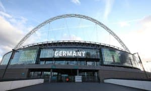 "Уэмбли" стадиони "Лестер" рангига бўялди (ФОТО)