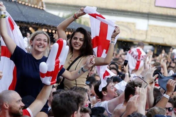 Хорватия ва Англия мухлислари ўз терма жамоаларининг голларини қандай реакция билан нишонлашди? (видео)