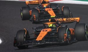 Икки "Макларен" тезкор "Феррари"дан ўзиб кетди