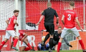 Голландияда ҳакам гол урди ва уни ҳисоблади (видео)