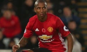 МЮ етакчи ҳимоячиси билан шартномани узайтириш бўйича келишиб олди