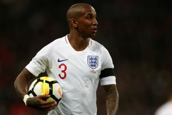 Эшли Янг Англия терма жамоасига чақирилмади