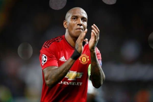 Эшли Янг МЮда яна 2 йил қолмоқчи