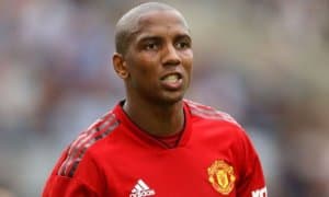 Эшли Янг ва Уэйн Руни яна бир жамоада тўп суришлари мумкин