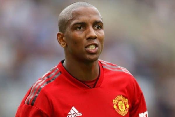 Эшли Янг ва Уэйн Руни яна бир жамоада тўп суришлари мумкин