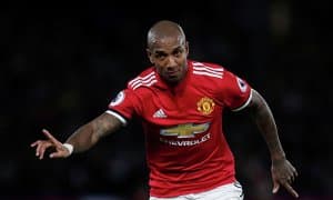 Эшли Янг "Манчестер Юнайтед" билан шартномасини узайтирди