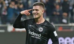 "Челси" ҳам "Айнтрахт" ҳужумчиси учун курашга қўшилди