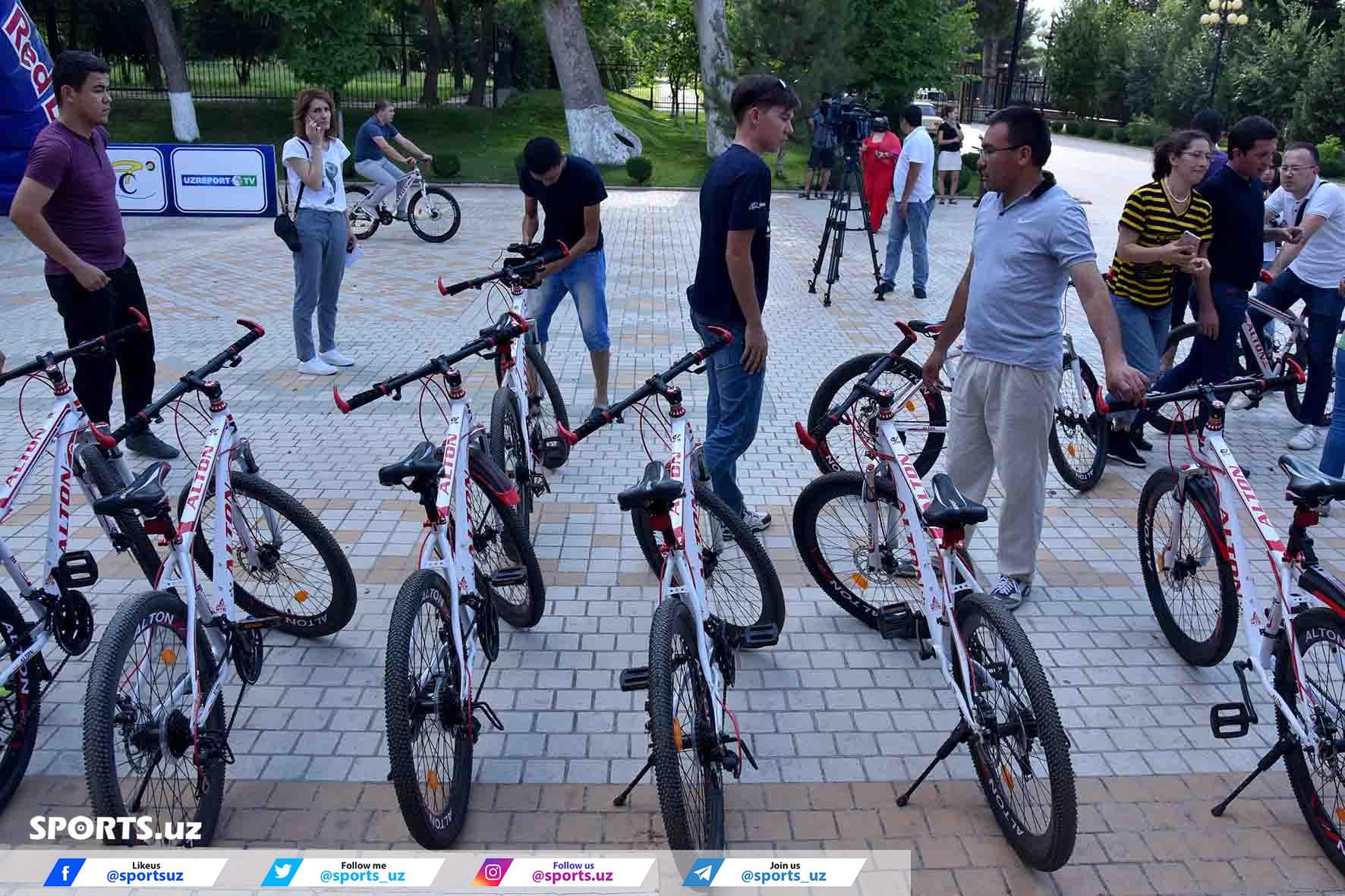 Журналистлар ўртасида ўтказилган веломарафондан фоторепортаж